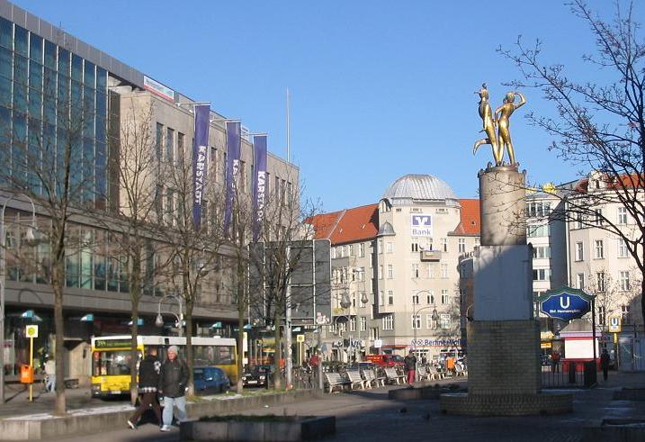 Gebäude mit Geschichte - Karstadt am Hermannplatz in Neukölln